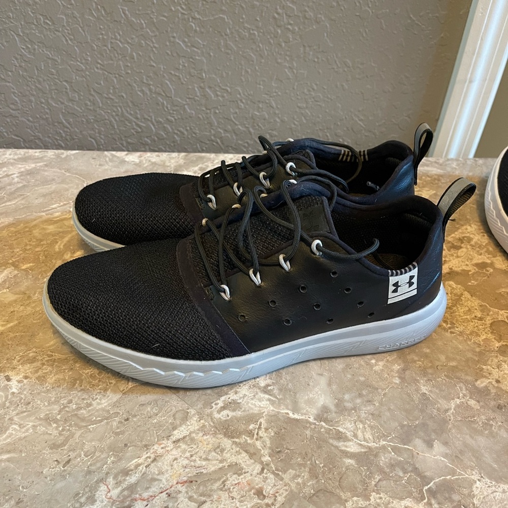 Under armour 247 casual men’s dress shoe 8.5 black leather